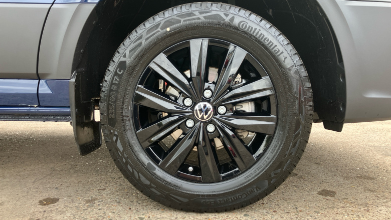 Volkswagen Crafter Cr35 Mwb Diesel 4Motion 2.0 TDI 177PS Commerce Plus Low Roof Van Auto